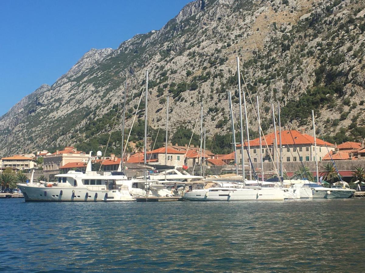 Art House 001 Hotel Kotor Exterior foto