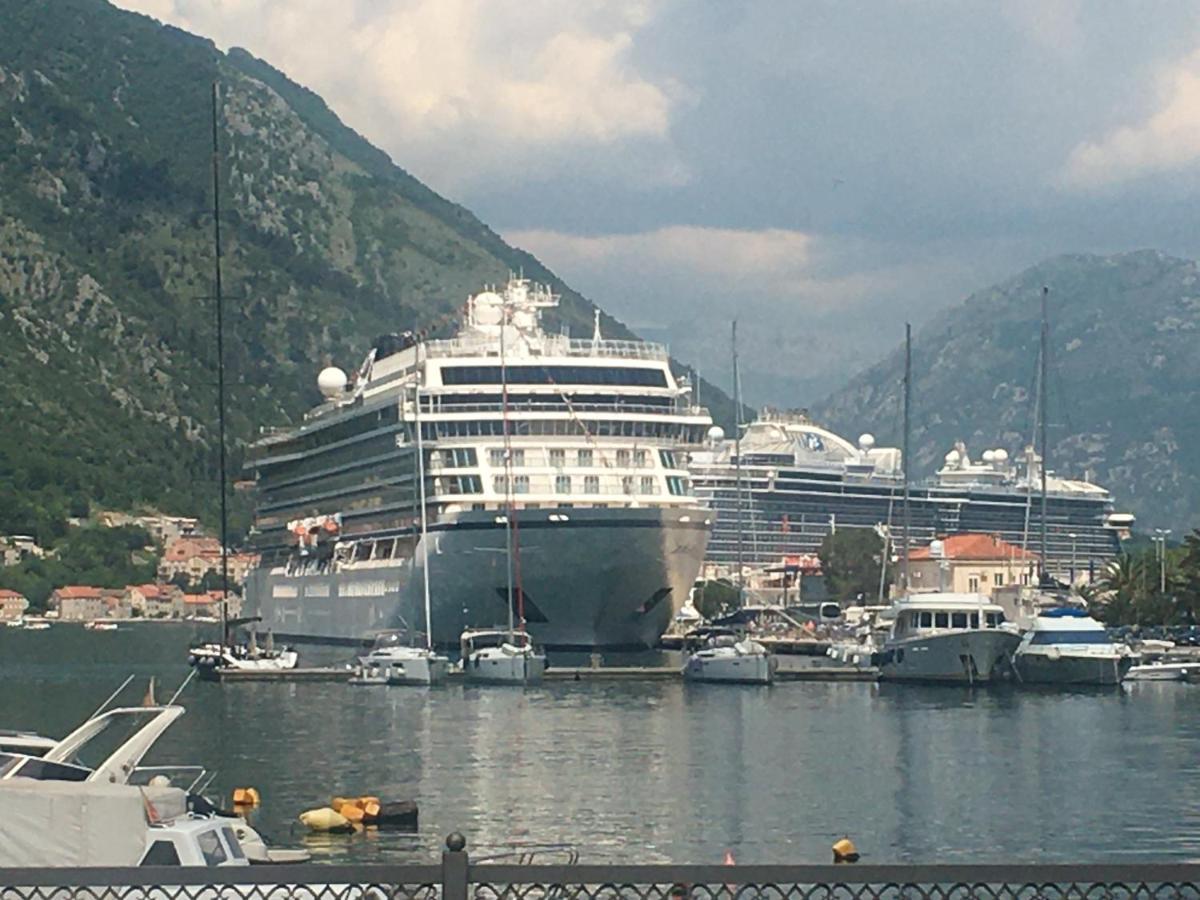 Art House 001 Hotel Kotor Exterior foto