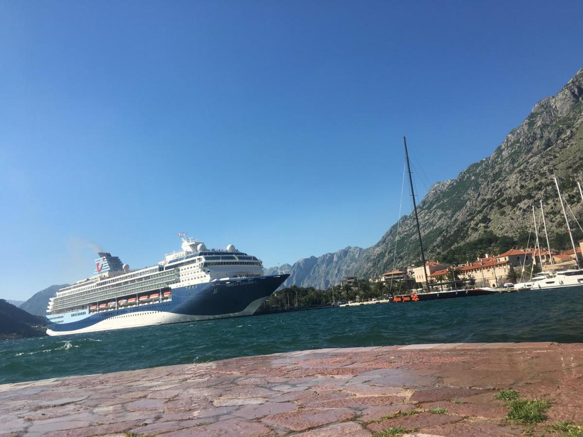 Art House 001 Hotel Kotor Exterior foto